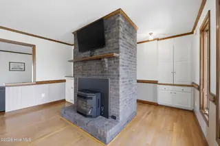 215 Bayshore Drive, Elizabeth City, NC 27909 — 3-bedroom home in Brickhouse Point, Elizabeth City, NC, photo 15 of 68: Fireplace