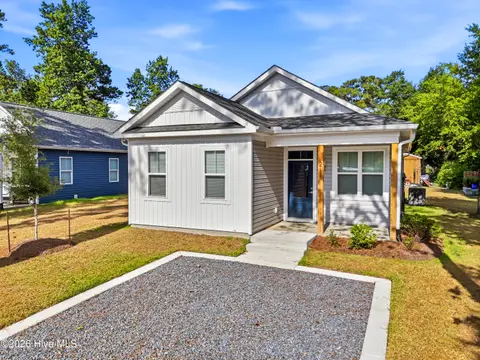 211 NE 78th St, Oak Island