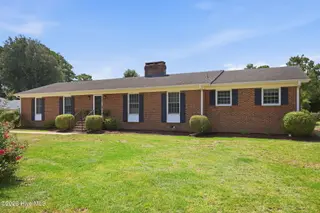 6762 River Road, Washington, NC 27889 — 3-bedroom home in Country Club Hills, Washington, NC, photo 4 of 55: 4-web-or-mls-IMG_0004 (1)