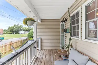2105 Gibson Avenue, Wilmington, NC 28403 — 3-bedroom home in Carolina Place, Wilmington, NC, photo 3 of 26: 005_2105_gibson_avenue-05_577