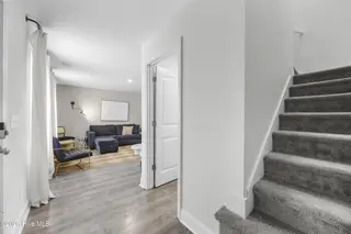 905 Walnut Street, Wilmington, NC 28401 – photo 7: 9_stairs