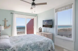 1509 Ocean Drive West, Emerald Isle, NC 28594 — 4-bedroom townhome in Emerald Isle By The Sea, Emerald Isle, NC, photo 9 of 26: 2 Seas the Day West 026 2nd level king