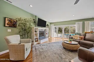 641 Edgewood Avenue, Newport, NC 28570 — 4-bedroom home in Gracelyn Park East, Newport, NC, photo 9 of 57: Living Room