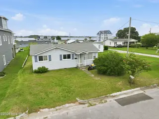1106 Avery Street, Morehead City, NC 28557 – photo 4: 4-web-or-mls-1106 Avery St 005