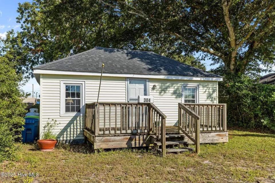 304 N 21st Street, Morehead City, NC 28557 – photo 1 of 19: 304 N 21st St Streetview