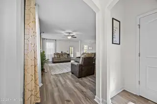 806 Tuscarora Trail, Jacksonville, NC 28546 – photo 2: 27_hallway