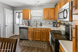 1121 Masters Lane A And B, Greenville, NC 27834 – photo 4: 8G4A4265