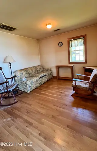 201 Barnes-Foster Loop Road, Belhaven, NC 27810 – photo 7: Living Room