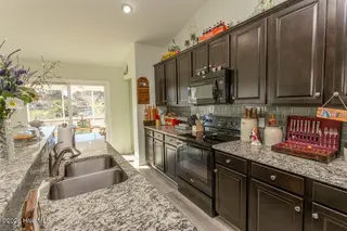 2086 Castlebridge Court NW, Calabash, NC 28467 — 3-bedroom home in Spring Mill, Calabash, NC, photo 18 of 59: kitchen 5