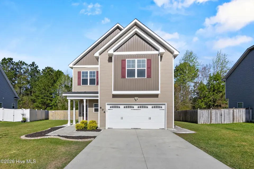 806 Tuscarora Trail, Jacksonville, NC 28546 – photo 1 of 33: 1_front exterior