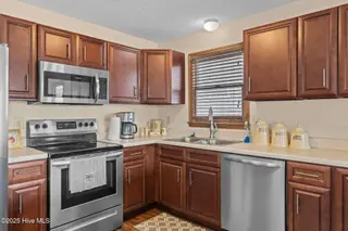 402 Canal Drive, Carolina Beach, NC 28428 – photo 10: 17-web-or-mls-BTS06876