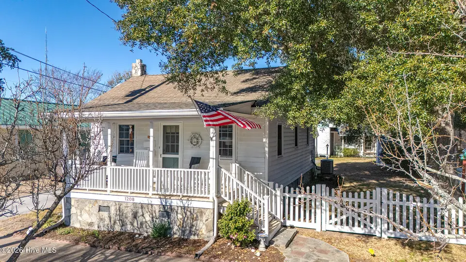 1208 Evans Street, Morehead City, NC 28557 – photo 1 of 35: 1208 EVANS (27)