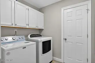 813 Plantation Drive, New Bern, NC 28562 – photo 12: Laundry Room