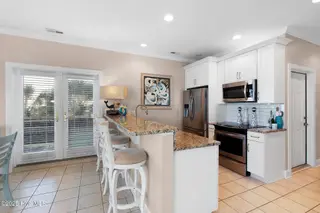 104 S 3rd Street J1 & Slip #55 Atlantic Harbour, Morehead City, NC 28557 – photo 13: Kitchen with seated island