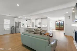 320 Summerhouse Drive, Holly Ridge, NC 28445 — 5-bedroom home in Summerhouse On Everett Bay, Holly Ridge, NC, photo 13 of 41: living 3
