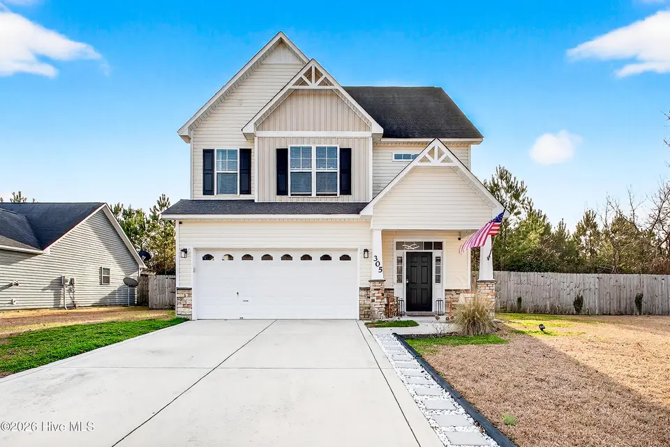 305 Hidden Oaks Drive, Jacksonville, NC 28546 – photo 1 of 35: 01