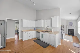 6337 Branford Road, Wilmington, NC 28412 — 4-bedroom home in Arrondale, Wilmington, NC, photo 9 of 53: 28_kitchen