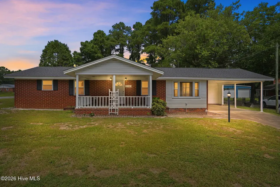910 Old Grantham Road, Goldsboro, NC 27530 – photo 1 of 47: 910 Old Grantham Road
