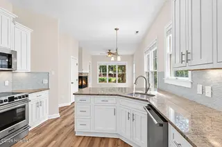 8510 Hammock Dunes Drive, Wilmington, NC 28411 – photo 12: AI kitchen