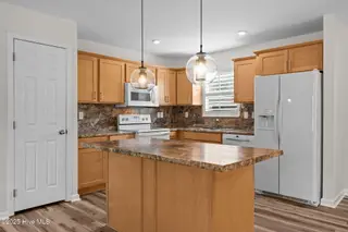 138 NE 74th Street, Oak Island, NC 28465 — 3-bedroom home, Oak Island, NC, photo 12 of 44