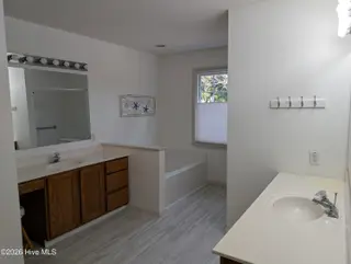 6641 Shire Lane, Wilmington, NC 28411 – photo 20: Mst Bath