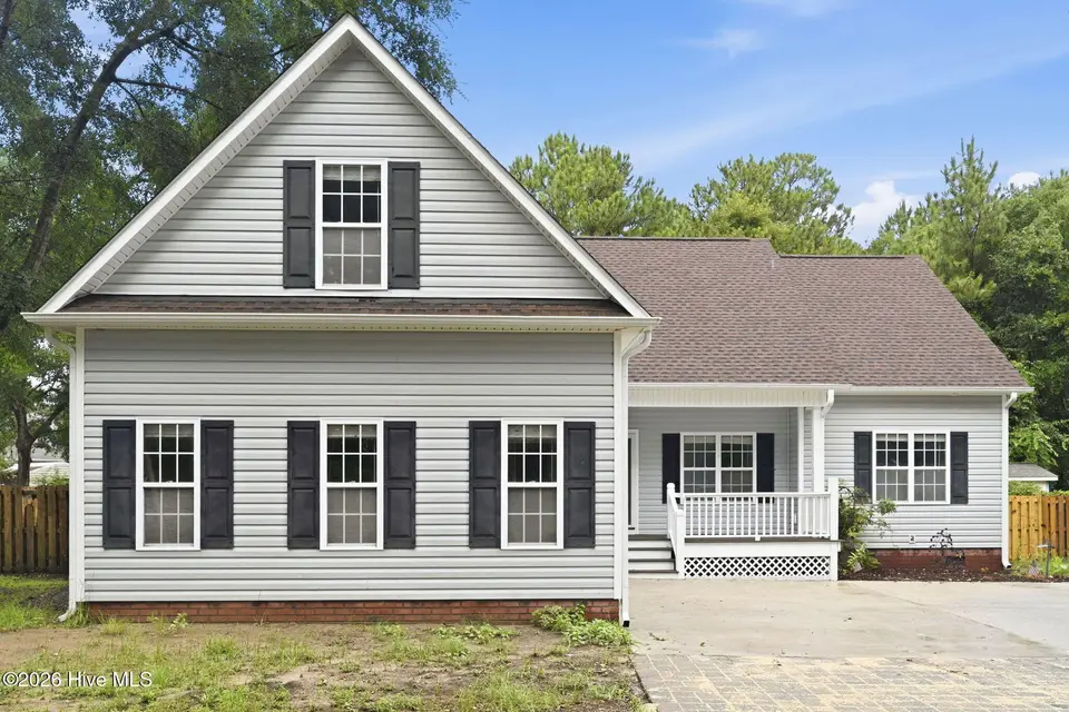 127 Bayshore Drive, Sneads Ferry, NC 28460 – photo 1 of 39