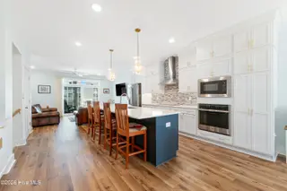 200 Olde Towne Yacht Club Drive 27 Inlet Cove/Slip 84, Morehead City, NC 28557 – photo 10: Kitchen with coffee bar