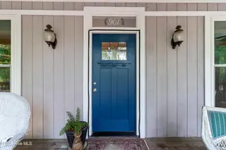 901 Riverview Drive, Burgaw, NC 28425 — 4-bedroom home in Alligator Lakes Estates, Burgaw, NC, photo 10 of 74: 9_front entryway