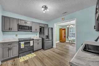 7368 Hazelstone Lane, Leland, NC 28451 — 3-bedroom home in Stoney Creek Plantation, Leland, NC, photo 10 of 33: Kitchen
