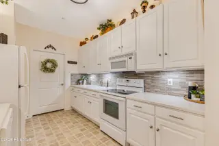 240 Woodlands Way Unit 4, Calabash, NC 28467 — 3-bedroom condo in Woodlands @ Crow Creek, Calabash, NC, photo 6 of 64: 240 Woodlands Way-7