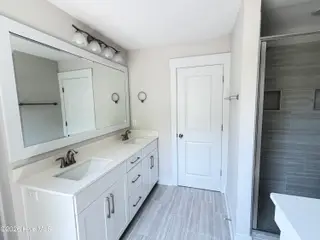 104 Live Oak Circle, Lake Waccamaw, NC 28450 – photo 18: Primary bath