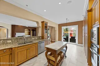 1301 S Moorings Drive, Wilmington, NC 28405 — 4-bedroom home in Landfall, Wilmington, NC, photo 21 of 68: 31_kitchen
