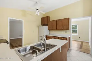207 Forest Oaks Drive, New Bern, NC 28562 – photo 17: 25_img_2202