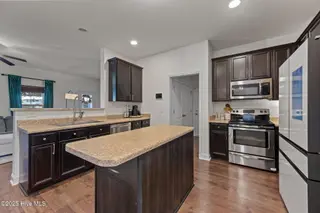 321 Jasmine Lane, Jacksonville, NC 28546 – photo 8: 26-web-or-mls-_RAD4505