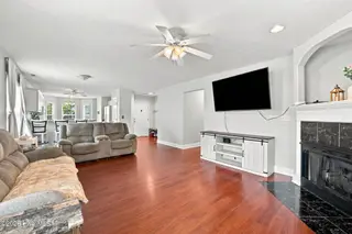 135 Luke Court, New Bern, NC 28560 – photo 5: Living room