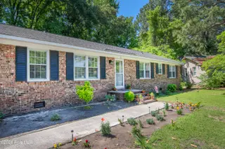 124 Osceola Drive, Greenville, NC 27858 — 3-bedroom home in Osceola, Greenville, NC, photo 4 of 48: 124-Osceola-04