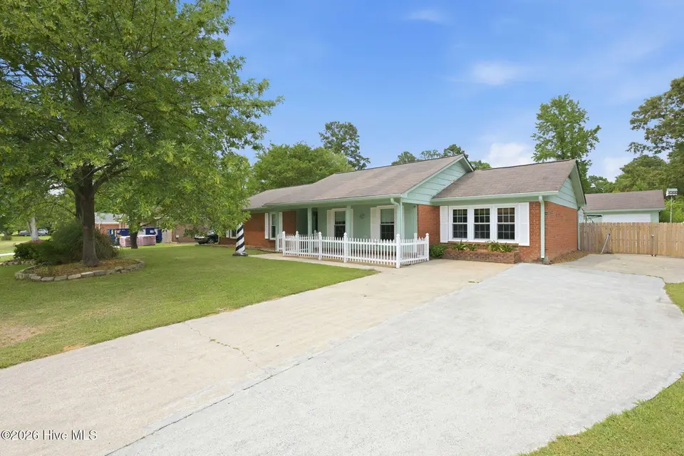 913 Colony Drive, New Bern, NC 28562 – photo 1 of 39: 913 Colony Drive