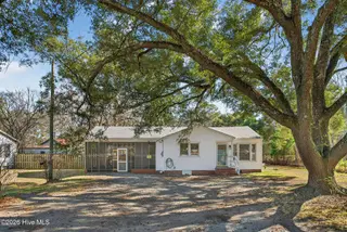 4516 Castle Hayne Road, Castle Hayne, NC 28429 — 2-bedroom home, Castle Hayne, NC, photo 2 of 44: 4516CastleHayneRoad-33