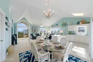 118 Heverly Drive, Emerald Isle, NC 28594 – photo 4: Open living space