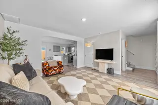 903 Walnut Street, Wilmington, NC 28401 – photo 10: 12_living room