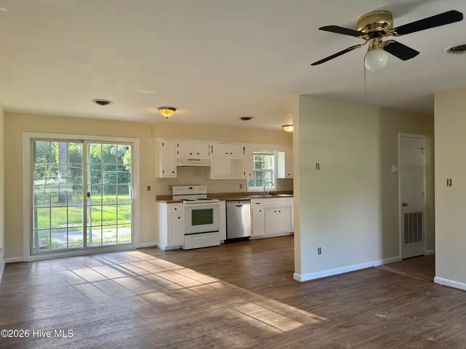 792 Broad Creek Road, New Bern, NC 28560 – photo 1 of 19: IMG_6471