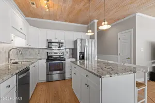 8632 Sound Drive A2, Emerald Isle, NC 28594 – photo 7: Beautifully updated kitchen