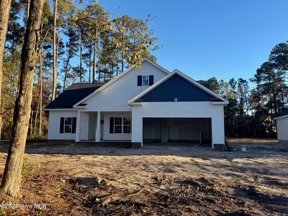 4066 Hunters Trail, Jacksonville, NC 28546 – photo 1 of 33: Front of House