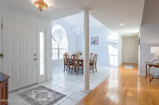 208 Eighth Street, New Bern, NC 28560 — 3-bedroom home in Trolley Run, New Bern, NC, photo 7 of 61: Trolley Run