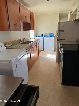 612 Francis Marion Drive, Wilmington, NC 28412 – photo 3: IMG_20251025_144320
