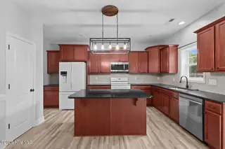 302 First Post Road, Jacksonville, NC 28546 — 4-bedroom home in Towne Pointe, Jacksonville, NC, photo 12 of 38: Kitchen
