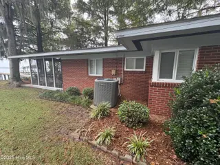 802 Canal Cove Road, Lake Waccamaw, NC 28450 – photo 16: Side of Home