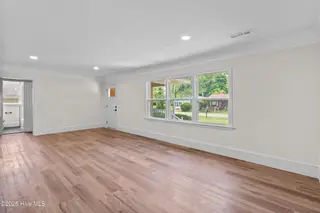 508 N Wright Street, Burgaw, NC 28425 — 3-bedroom home, Burgaw, NC, photo 8 of 51: 7_living room