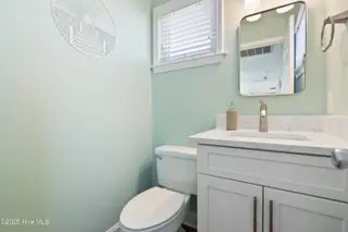 648 Ocean Boulevard W, Holden Beach, NC 28462 — 3-bedroom home in Bacon Island Harbor, Holden Beach, NC, photo 19 of 65: mls-DSC05411