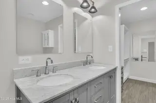 113 Yorkshire Lane, Wilmington, NC 28409 — 3-bedroom home in Lansdowne Estates, Wilmington, NC, photo 19 of 48: Primary bath dual vanities